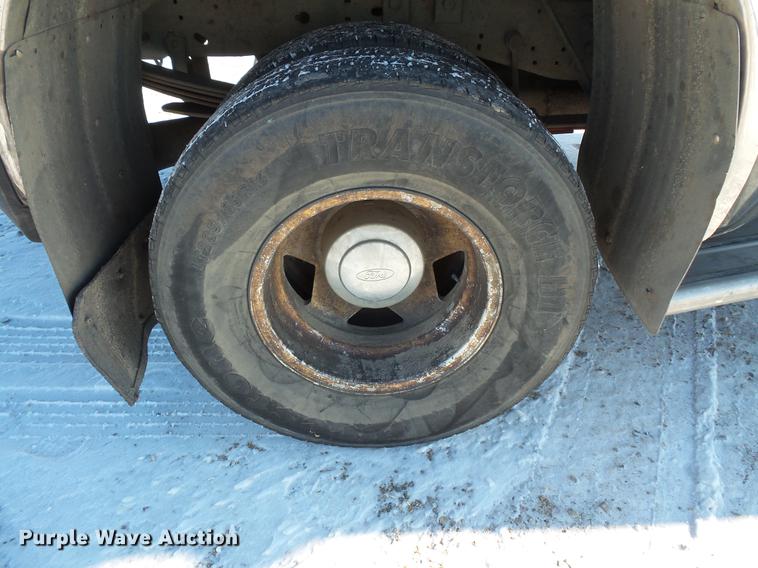 image for item DC1130 2000 Ford F350 Super Duty Crew Cab pickup truck