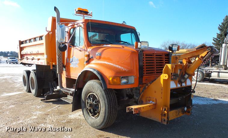 image for item DC1131 1998 International 4900 dump truck