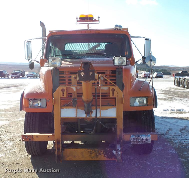 image for item DC1131 1998 International 4900 dump truck