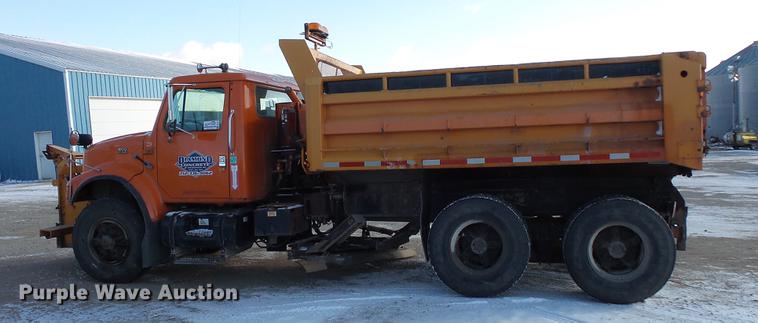 image for item DC1131 1998 International 4900 dump truck