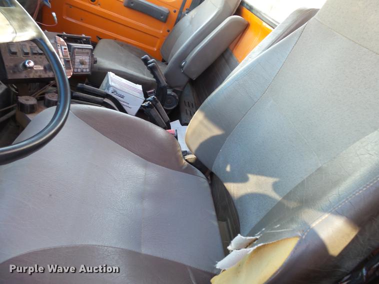 image for item DC1131 1998 International 4900 dump truck