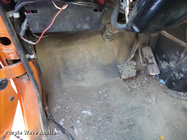 image for item DC1131 1998 International 4900 dump truck