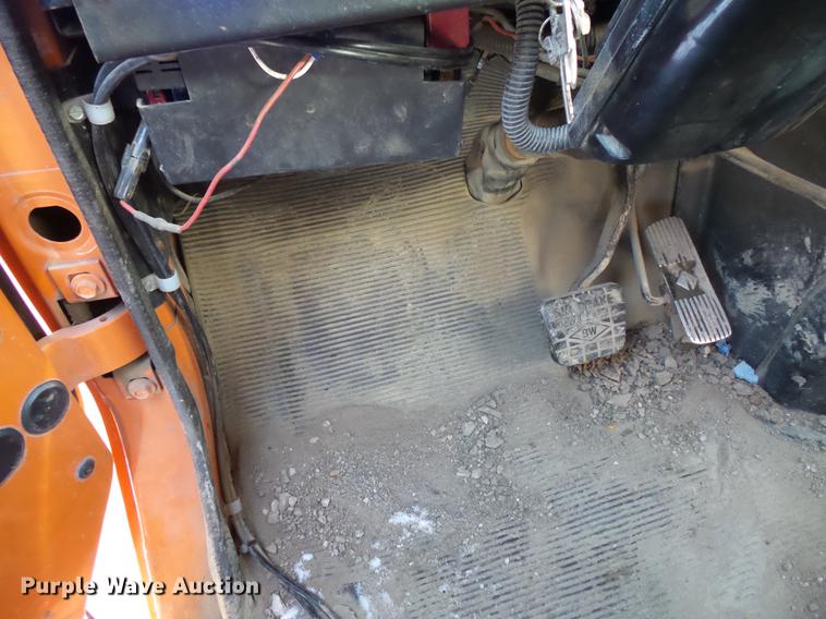 image for item DC1131 1998 International 4900 dump truck