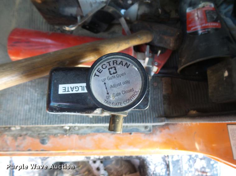 image for item DC1131 1998 International 4900 dump truck