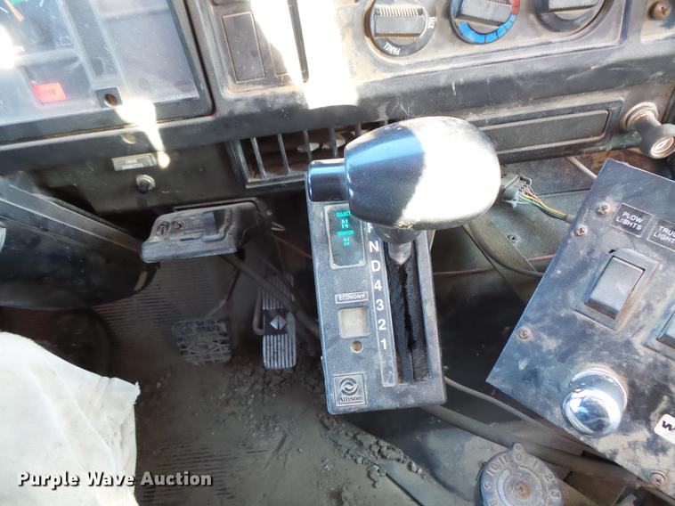 image for item DC1131 1998 International 4900 dump truck