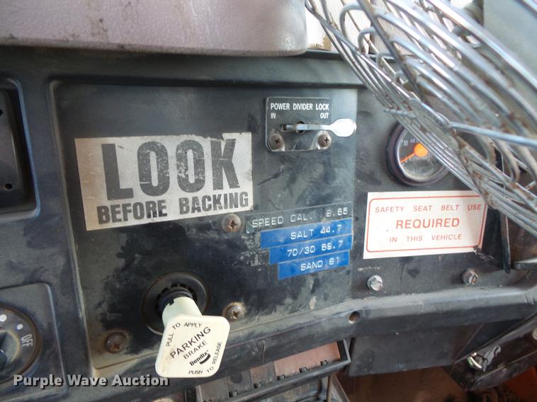 image for item DC1131 1998 International 4900 dump truck