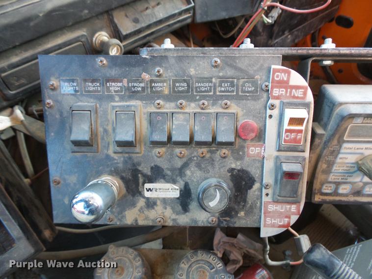 image for item DC1131 1998 International 4900 dump truck