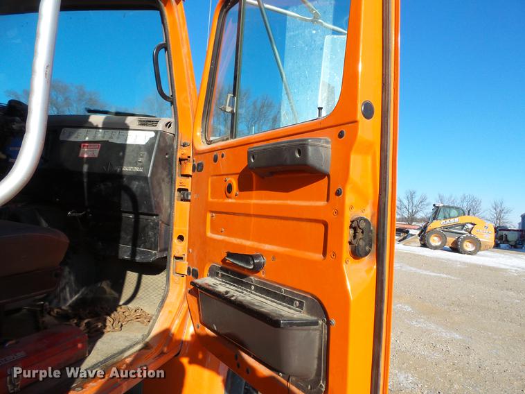 image for item DC1131 1998 International 4900 dump truck