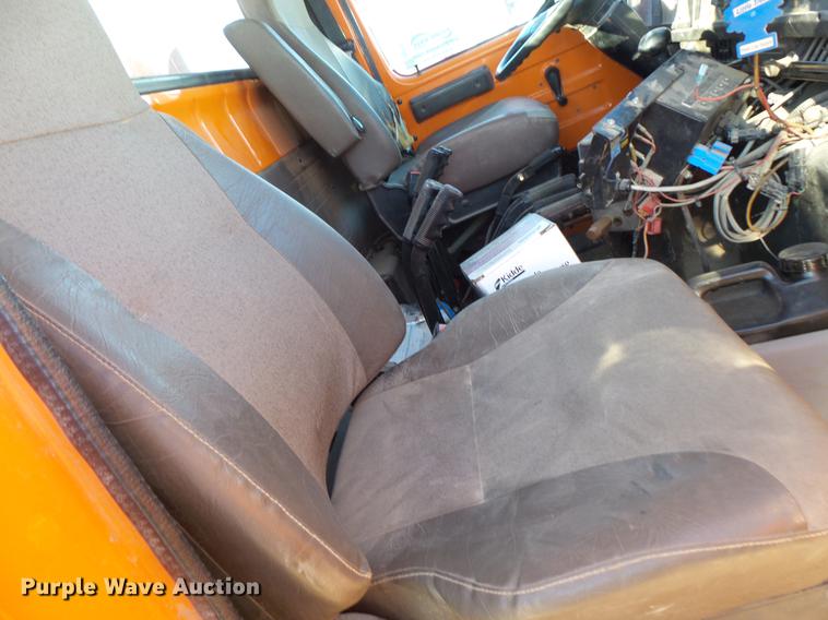 image for item DC1131 1998 International 4900 dump truck