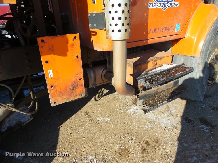 image for item DC1131 1998 International 4900 dump truck