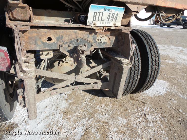 image for item DC1131 1998 International 4900 dump truck