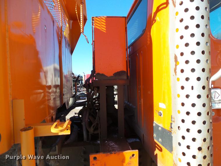 image for item DC1131 1998 International 4900 dump truck