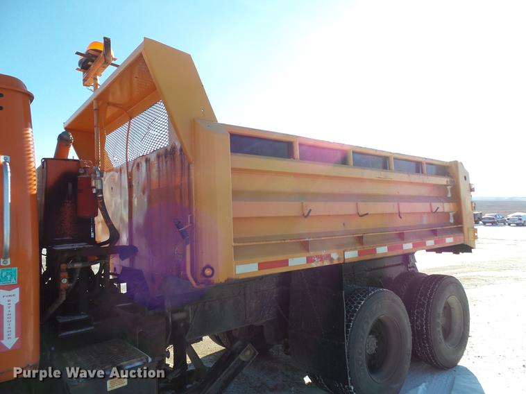 image for item DC1131 1998 International 4900 dump truck