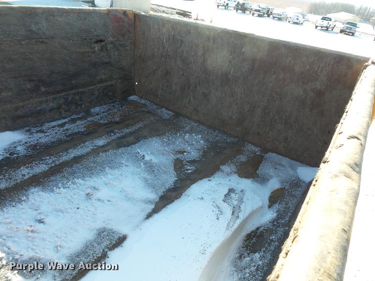 image for item DC1131 1998 International 4900 dump truck