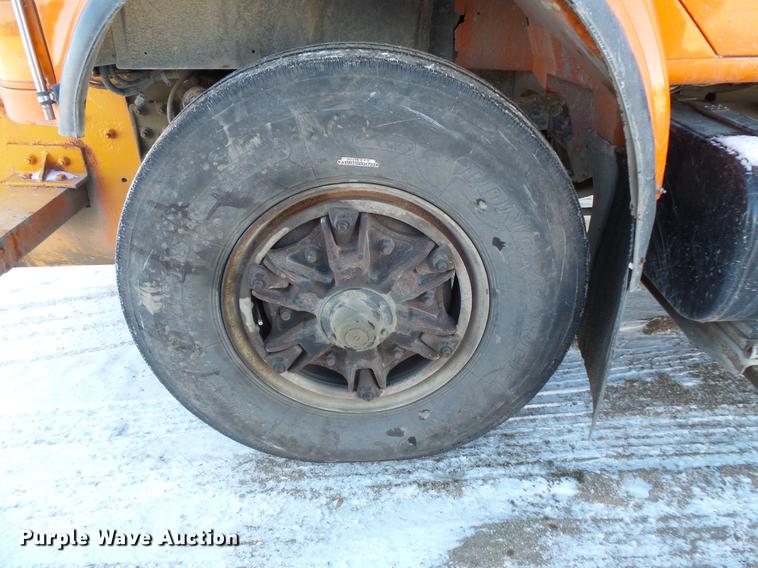 image for item DC1131 1998 International 4900 dump truck