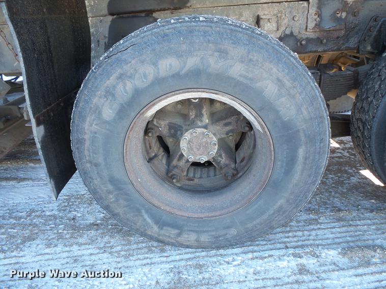 image for item DC1131 1998 International 4900 dump truck