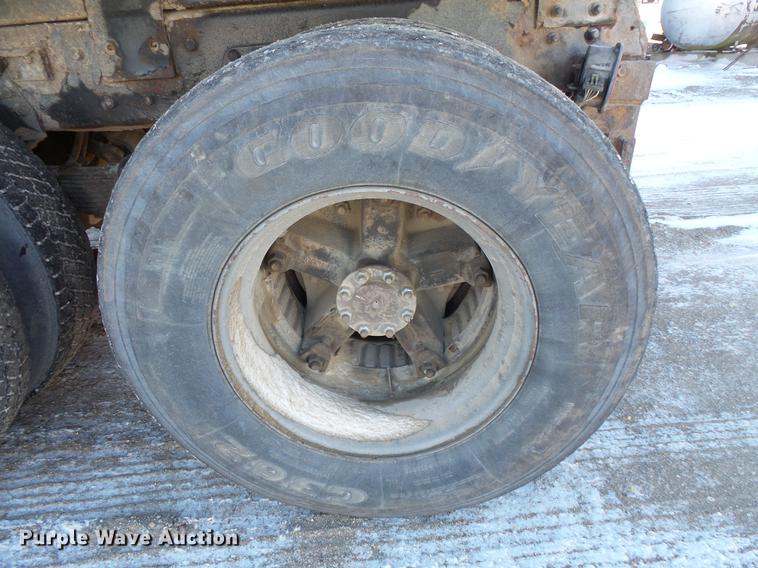 image for item DC1131 1998 International 4900 dump truck