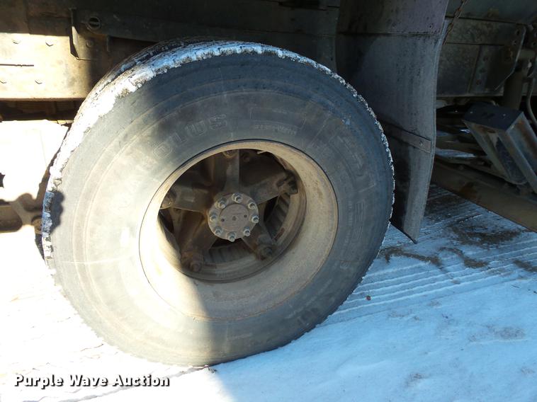 image for item DC1131 1998 International 4900 dump truck