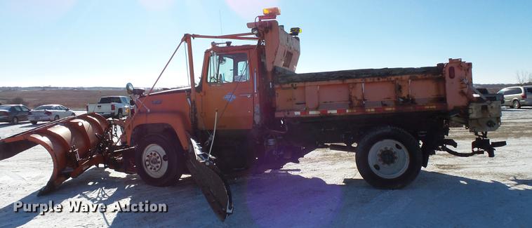 image for item DC1132 1987 Ford L8000 dump truck