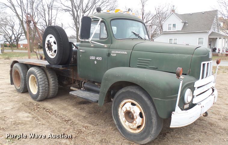 image for item DC1893 1953 International RF192 flatbed truck