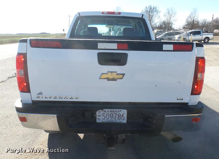 image for item DC1905 2011 Chevrolet Silverado 2500HD LS Crew Cab pickup truck