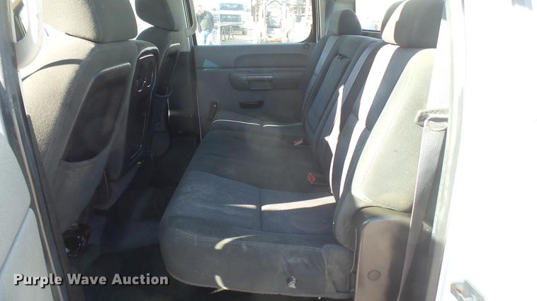 image for item DC1905 2011 Chevrolet Silverado 2500HD LS Crew Cab pickup truck