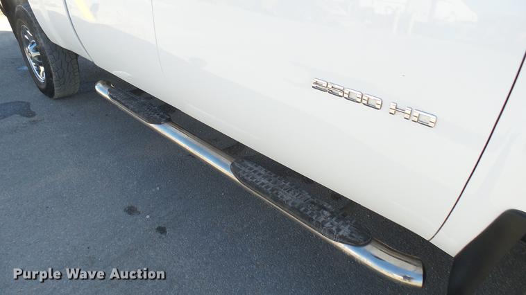 image for item DC1905 2011 Chevrolet Silverado 2500HD LS Crew Cab pickup truck