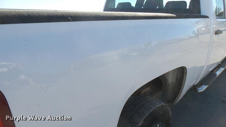 image for item DC1905 2011 Chevrolet Silverado 2500HD LS Crew Cab pickup truck