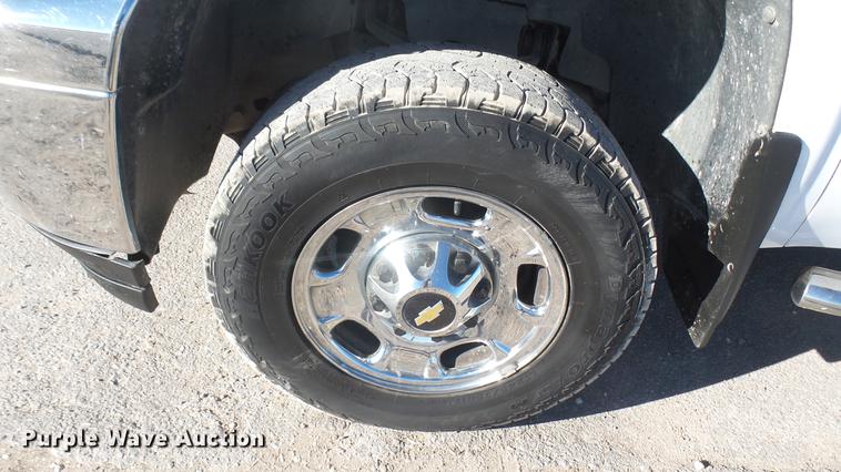 image for item DC1905 2011 Chevrolet Silverado 2500HD LS Crew Cab pickup truck