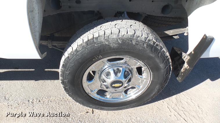 image for item DC1905 2011 Chevrolet Silverado 2500HD LS Crew Cab pickup truck