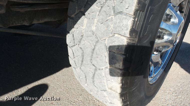 image for item DC1905 2011 Chevrolet Silverado 2500HD LS Crew Cab pickup truck