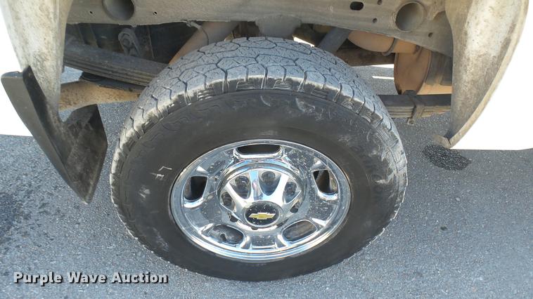 image for item DC1905 2011 Chevrolet Silverado 2500HD LS Crew Cab pickup truck