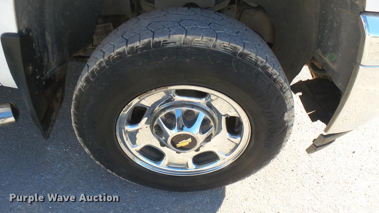 image for item DC1905 2011 Chevrolet Silverado 2500HD LS Crew Cab pickup truck