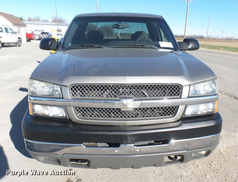 image for item DC1906 2003 Chevrolet Silverado 2500HD Ext. Cab pickup truck