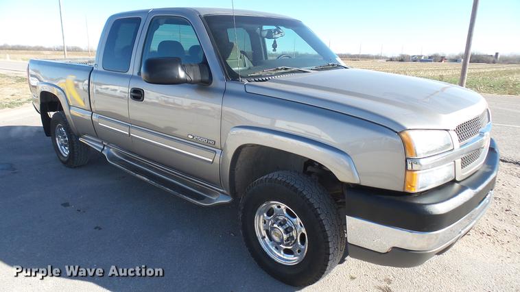 image for item DC1906 2003 Chevrolet Silverado 2500HD Ext. Cab pickup truck