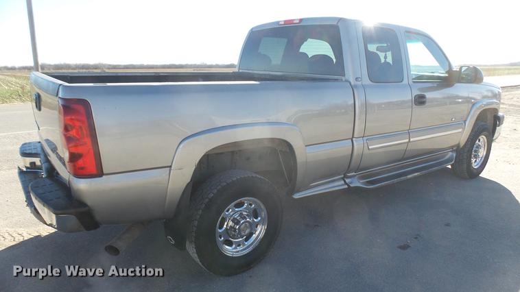 image for item DC1906 2003 Chevrolet Silverado 2500HD Ext. Cab pickup truck