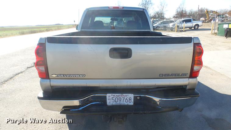 image for item DC1906 2003 Chevrolet Silverado 2500HD Ext. Cab pickup truck