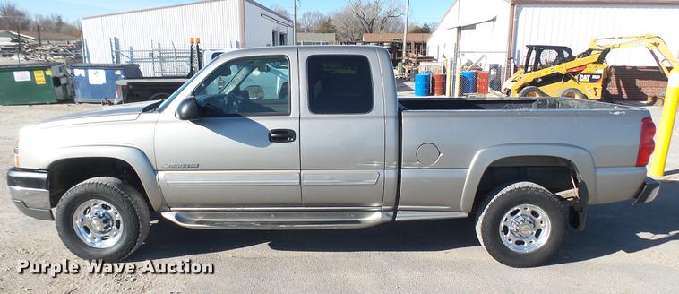 image for item DC1906 2003 Chevrolet Silverado 2500HD Ext. Cab pickup truck