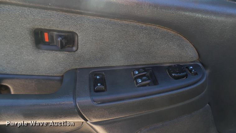 image for item DC1906 2003 Chevrolet Silverado 2500HD Ext. Cab pickup truck