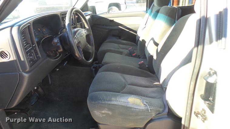 image for item DC1906 2003 Chevrolet Silverado 2500HD Ext. Cab pickup truck