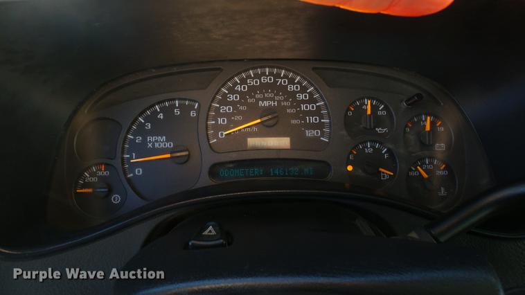 image for item DC1906 2003 Chevrolet Silverado 2500HD Ext. Cab pickup truck