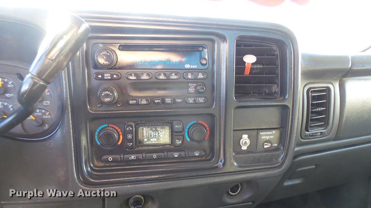 image for item DC1906 2003 Chevrolet Silverado 2500HD Ext. Cab pickup truck