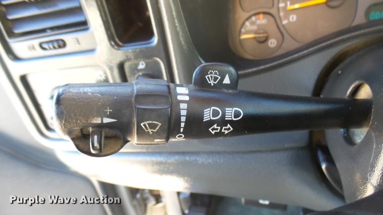 image for item DC1906 2003 Chevrolet Silverado 2500HD Ext. Cab pickup truck