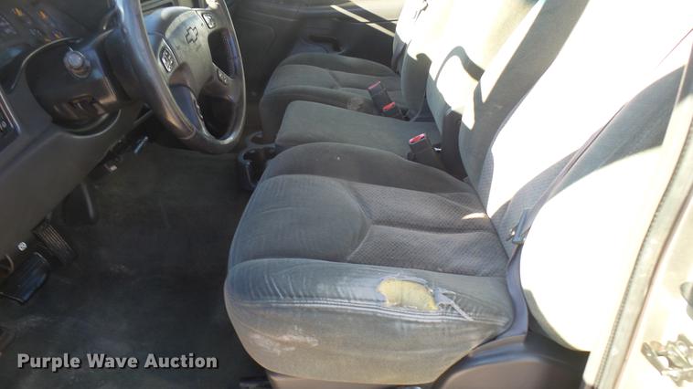 image for item DC1906 2003 Chevrolet Silverado 2500HD Ext. Cab pickup truck