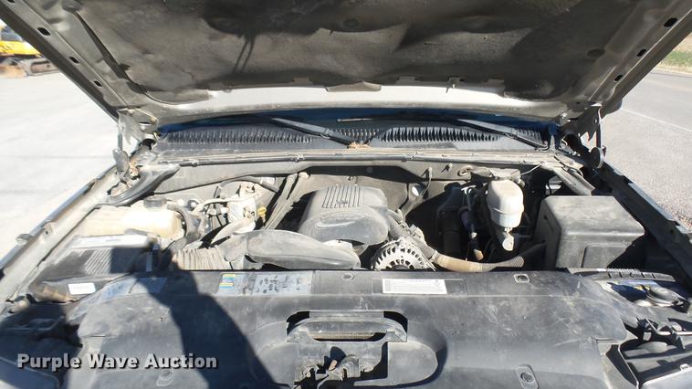 image for item DC1906 2003 Chevrolet Silverado 2500HD Ext. Cab pickup truck