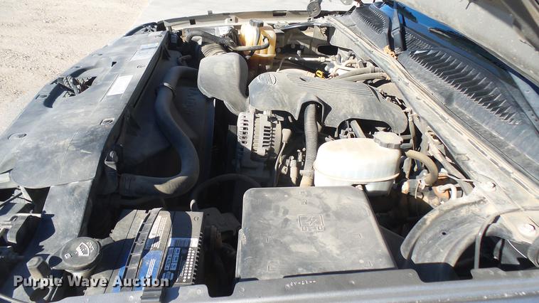 image for item DC1906 2003 Chevrolet Silverado 2500HD Ext. Cab pickup truck