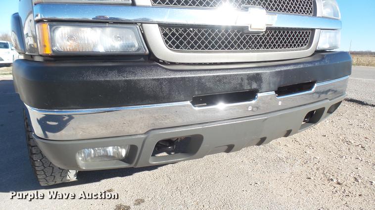 image for item DC1906 2003 Chevrolet Silverado 2500HD Ext. Cab pickup truck