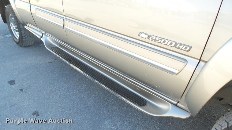 image for item DC1906 2003 Chevrolet Silverado 2500HD Ext. Cab pickup truck