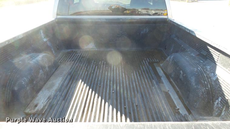 image for item DC1906 2003 Chevrolet Silverado 2500HD Ext. Cab pickup truck