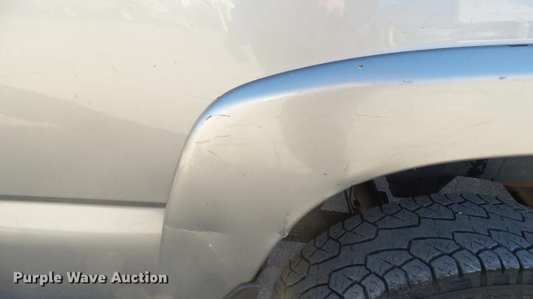 image for item DC1906 2003 Chevrolet Silverado 2500HD Ext. Cab pickup truck